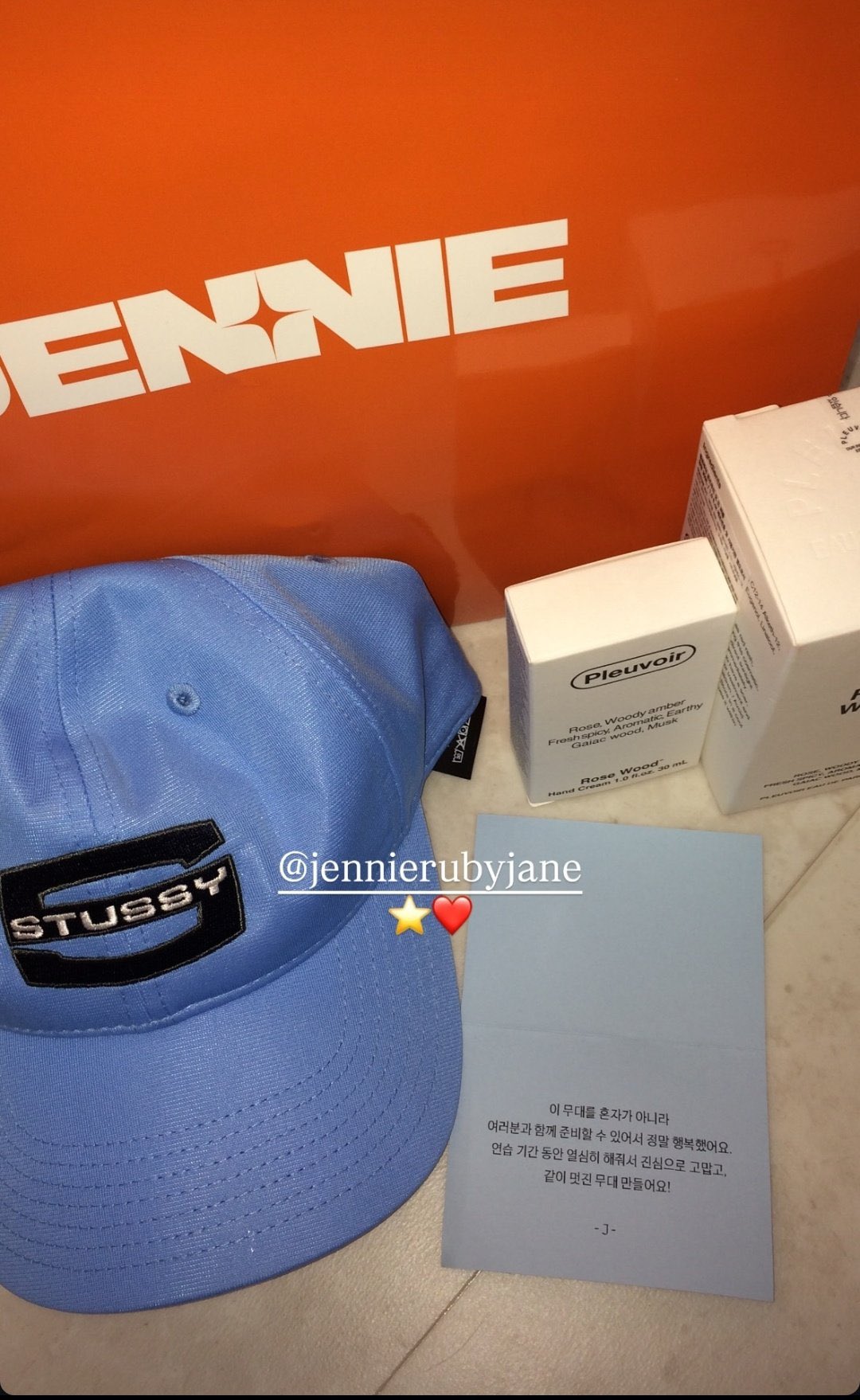 MMA 댄서들한테 핸드크림&향수와 각자에게 어울리는 모자 선물했다는 제니.jpg | 인스티즈