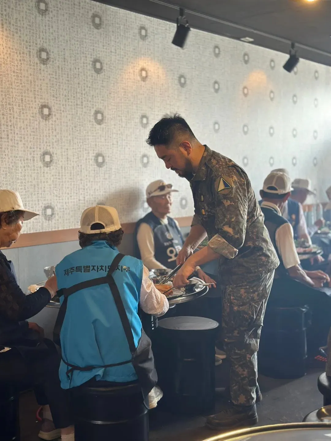 쓰레드에 올라온 제주도 어느 고깃집 사장님의 무료 나눔 | 인스티즈