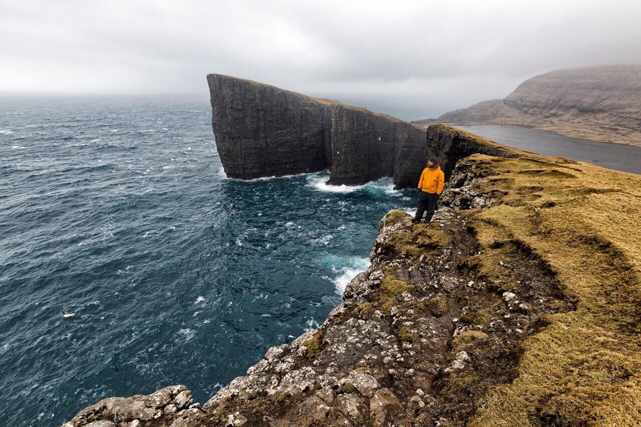 섬에 있는 절벽 위의 호수 .jpg | 인스티즈