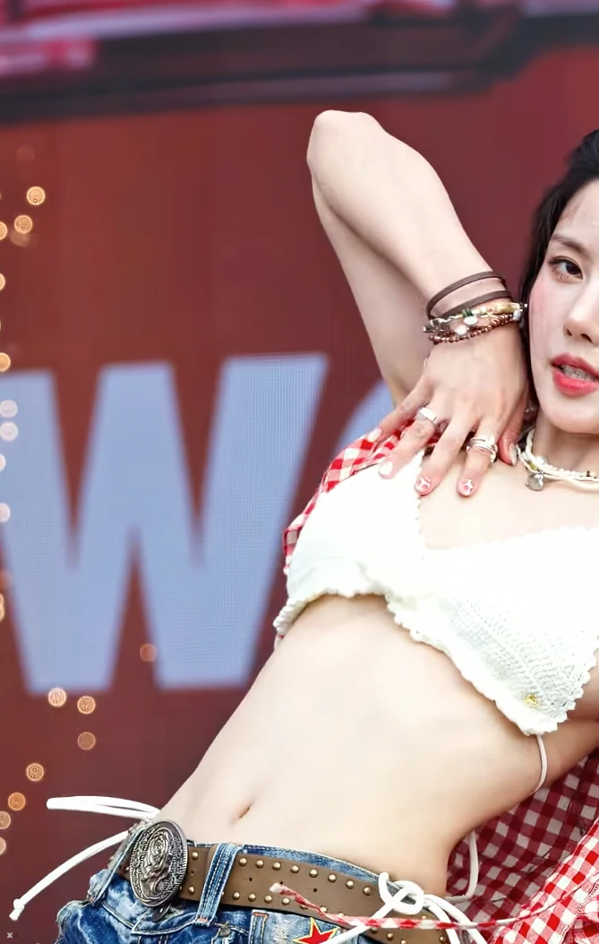 2026년 첫 권은비 | 인스티즈