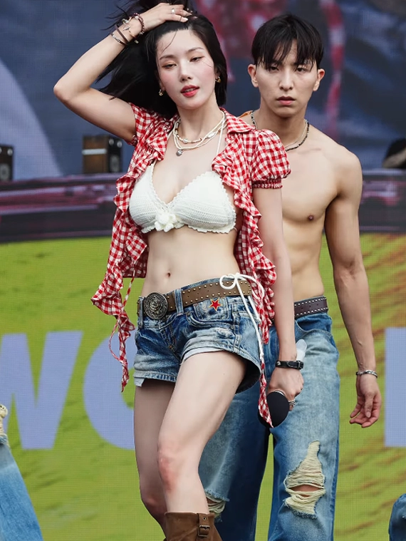 2026년 첫 권은비 | 인스티즈