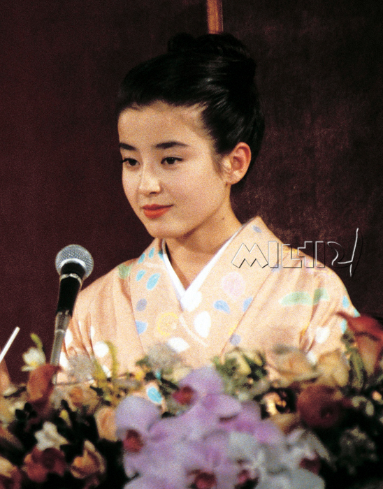 약혼 두 달만에 파혼하고 불륜설까지 나돌아서 거식증 걸리고 활동중단 했던 일본 인기 여배우 | 인스티즈