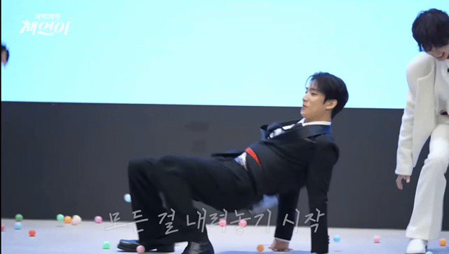 이채연이 주최한 파티에 무페이로 참석해서 무리하는 가족들과 지인들.jpg | 인스티즈