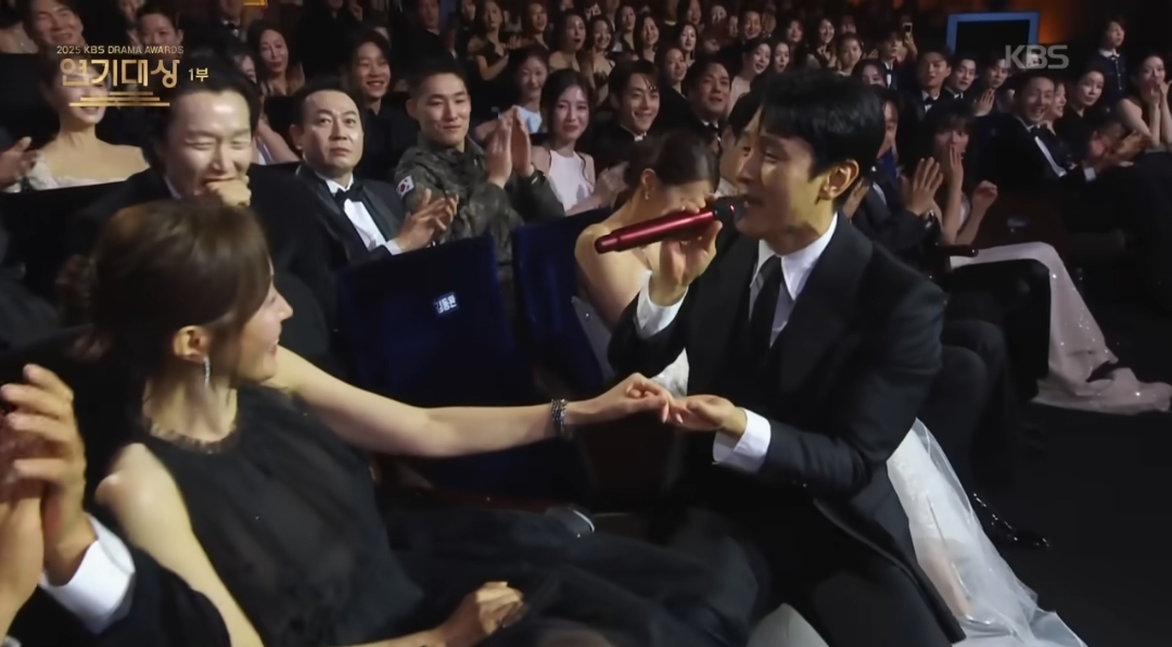 [kbs연기대상 축하무대] 최대철&김동완&윤박&이석기- 라라라 | 인스티즈