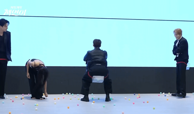 이채연이 주최한 파티에 무페이로 참석해서 무리하는 가족들과 지인들.jpg | 인스티즈