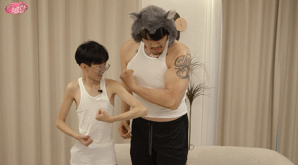 AI 의심되는 47kg 멸치남과 160kg 최홍만의 피지컬 차이 | 인스티즈