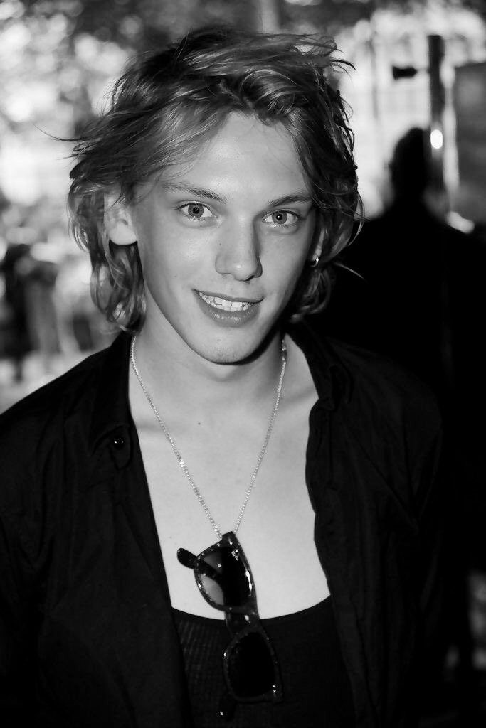 나 이렇게 생겼는데 이런 역 맡을 때만 작품이 흥하면 어떨 거 같아? | 인스티즈