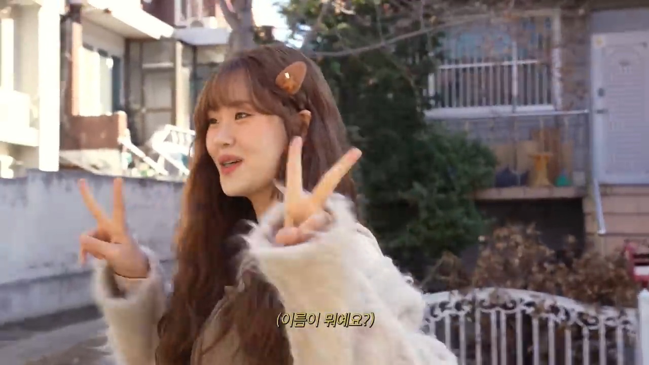 엄지윤 새로운 부캐 23살 노래없는 가수 엄설기 | 인스티즈