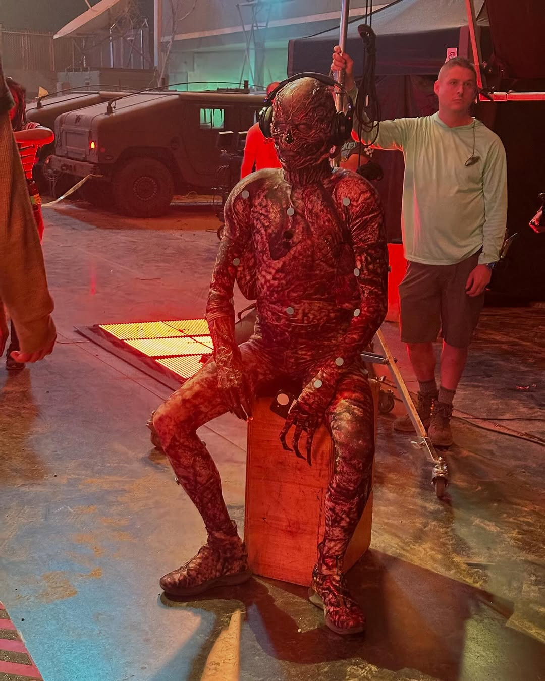 기묘한이야기 베크나 촬영장 비하인드 사진 | 인스티즈