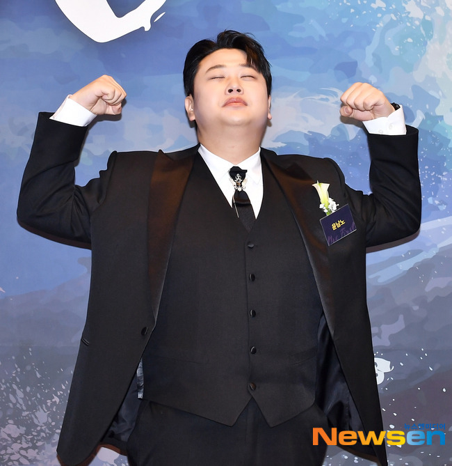 리디남주 스타일로 차려입은 셰프 | 인스티즈