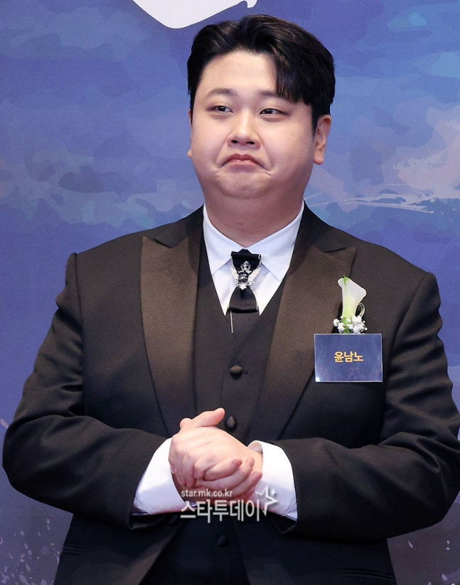 리디남주 스타일로 차려입은 셰프 | 인스티즈