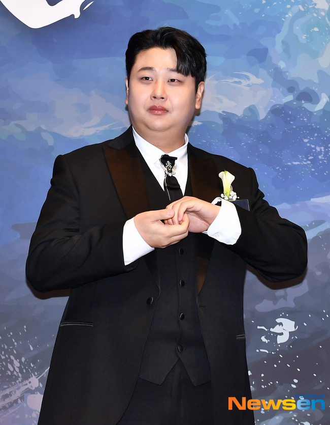 리디남주 스타일로 차려입은 셰프 | 인스티즈