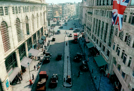 추리소설의 대가 '애거사 크리스티' 소설을 원작으로 한 넷플 시리즈 | 인스티즈