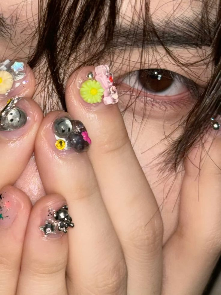 요즘 남돌들 사이에서 빼놓을 수 없다는 네일아트 | 인스티즈