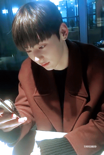 황민현이 안아줘부르는거 듣고싶다... | 인스티즈