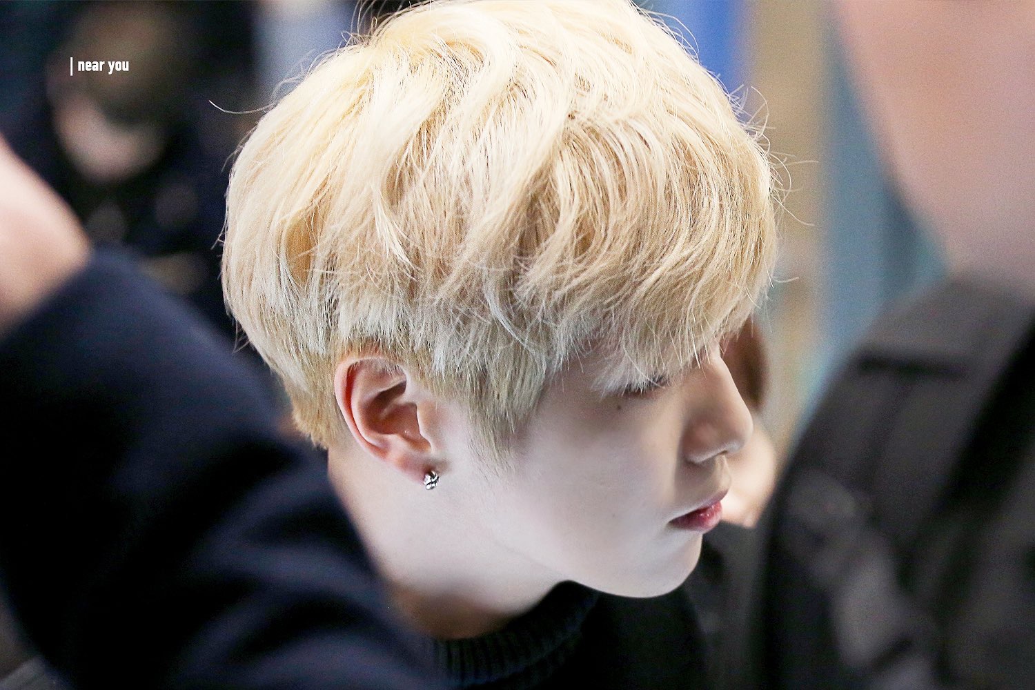 ?가온 기다리면서 심심한 밤이 뿌리는 강다니엘 짤털? | 인스티즈