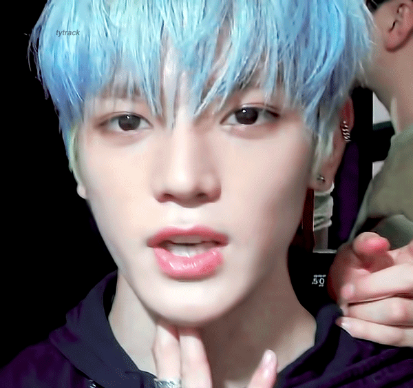 ㄹㅊ 뷔 나오면 자야지 (뷔 사진 많이 올린 타팬임) | 인스티즈