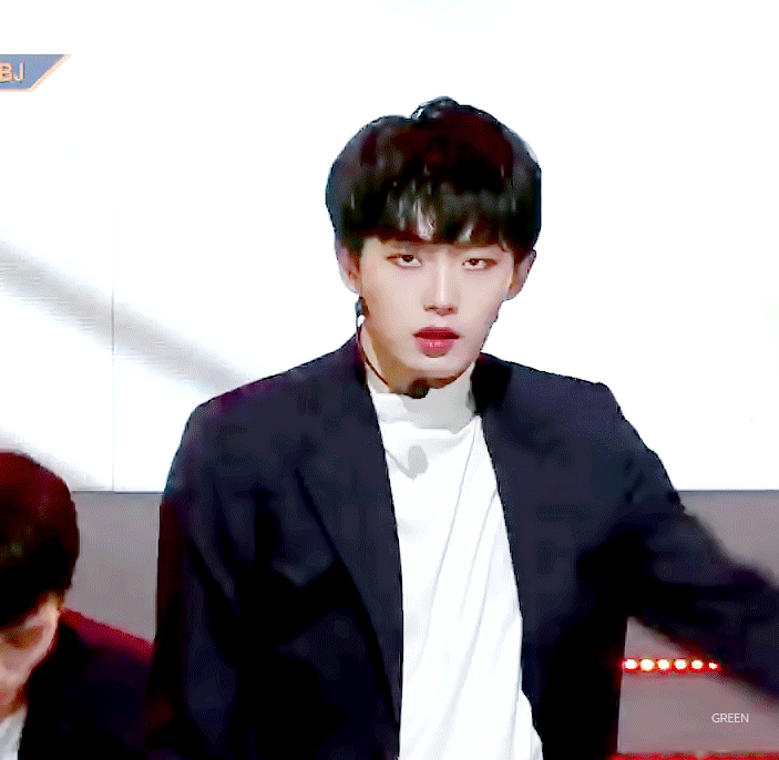 중국에서 경찰 준비했었던 현재 활동하는 신인 아이돌.jpgif | 인스티즈