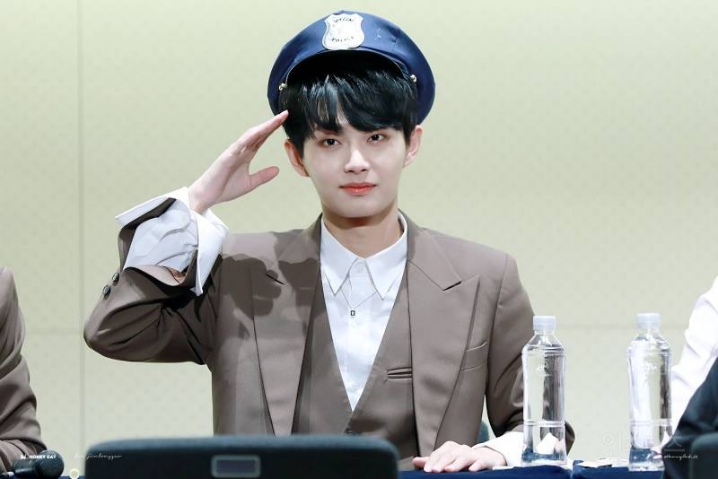 중국에서 경찰 준비했었던 현재 활동하는 신인 아이돌.jpgif | 인스티즈