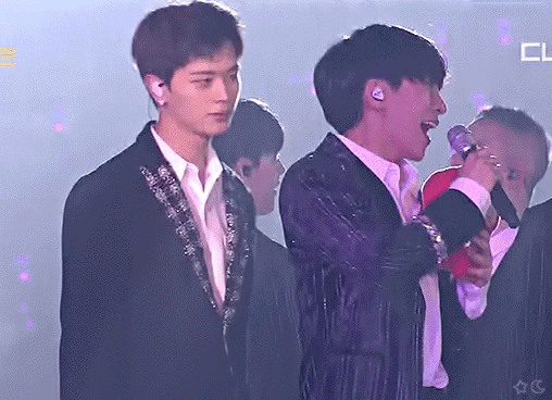 첫째 형아한테 막내가 하는 스킨십 모음ㅋㅋㅋㅋ | 인스티즈