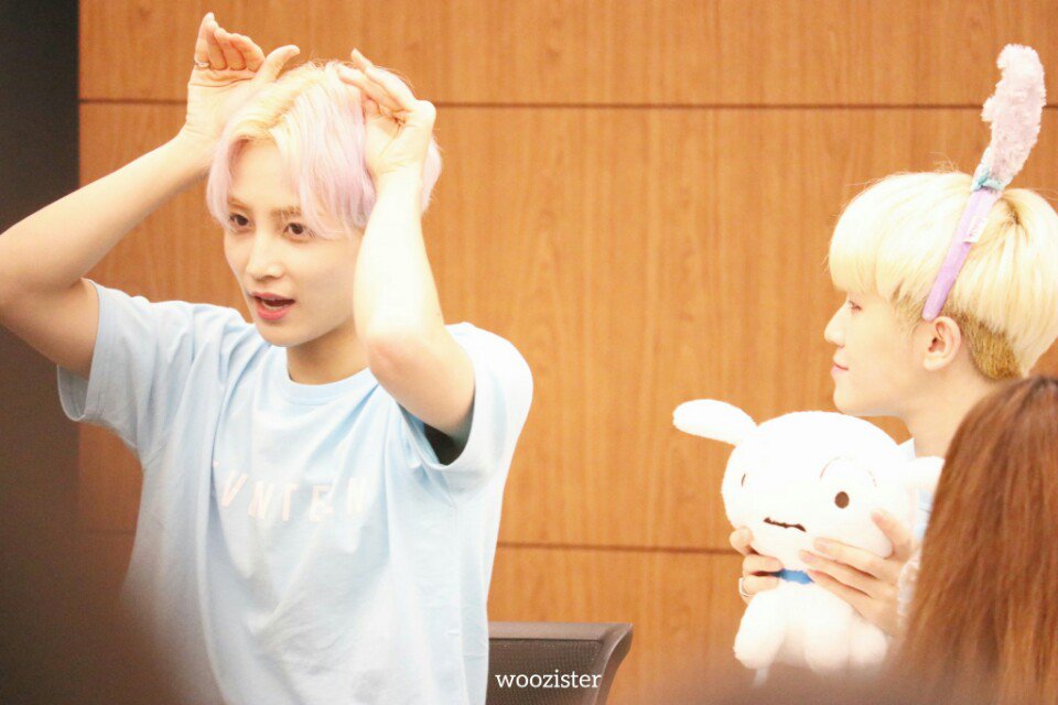 세븐틴 정한 일하는 모습 지켜보는 우지ㅋㅋㅋㅋㅋㅋㅋ | 인스티즈