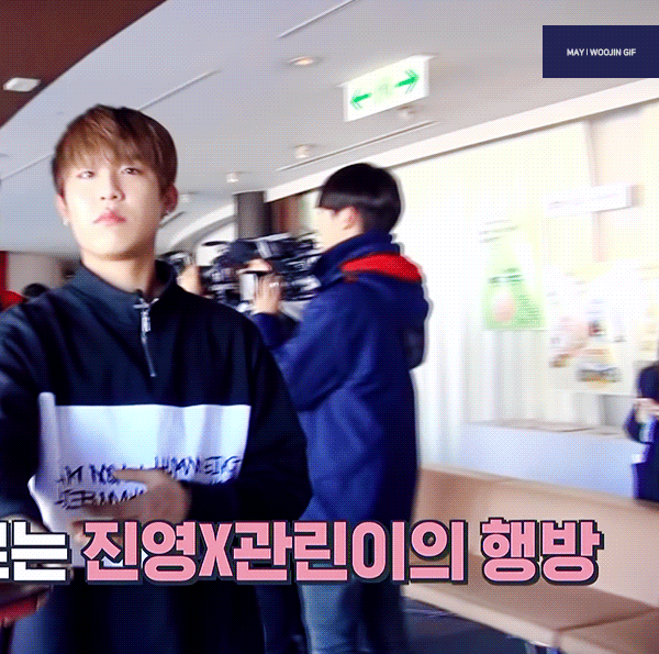 박우진 물건 주고 받을 때 너무 좋아 | 인스티즈