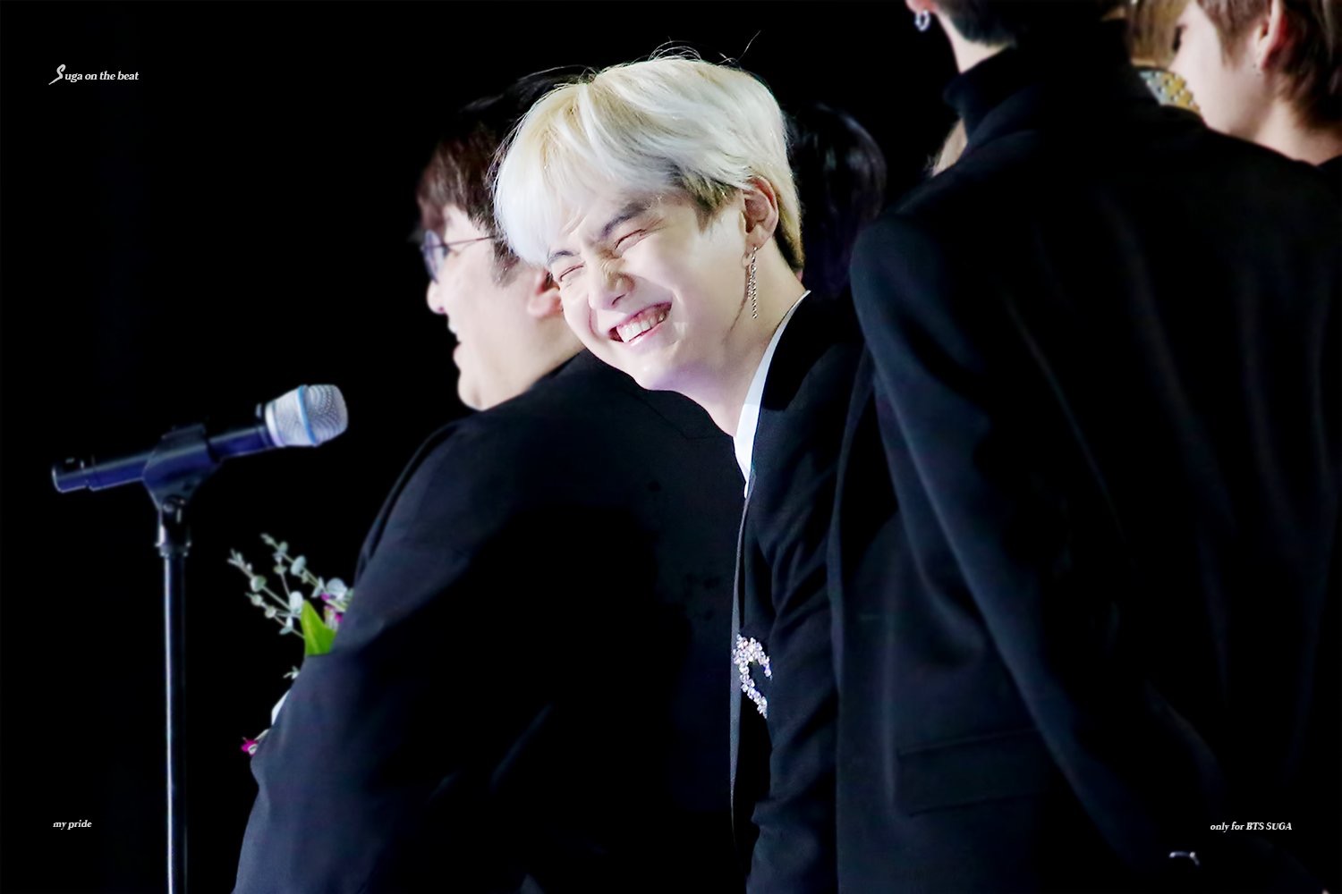 난 방탄 슈가 이렇게 하찮고 몰랑몰랑한 모먼트 너무 좋아해 | 인스티즈