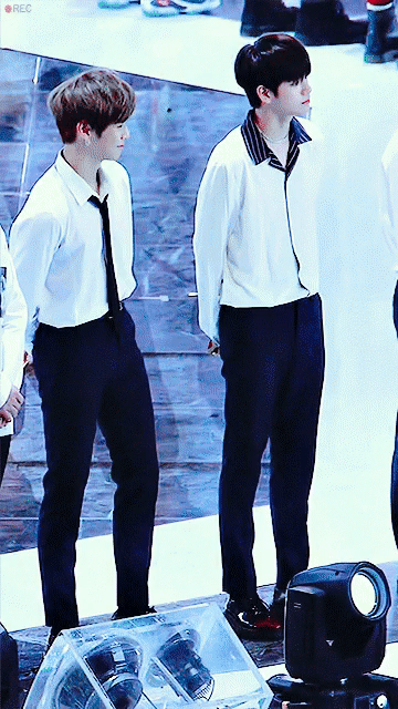 다니엘 옹성우 황민현 진짜 다리 길이 역대급인 거 같아 | 인스티즈