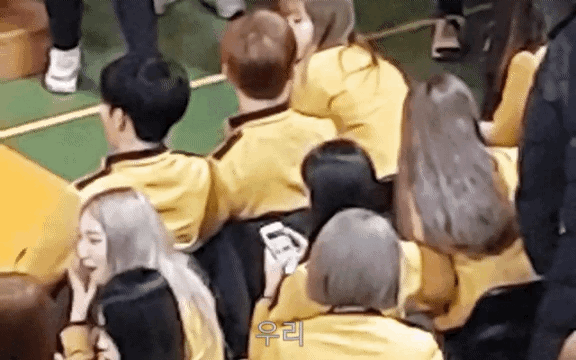 쇼음중 mc가 된 마크 미나 악수 | 인스티즈