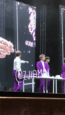 동한: (형아! 나랑 하이파이브...!) | 인스티즈