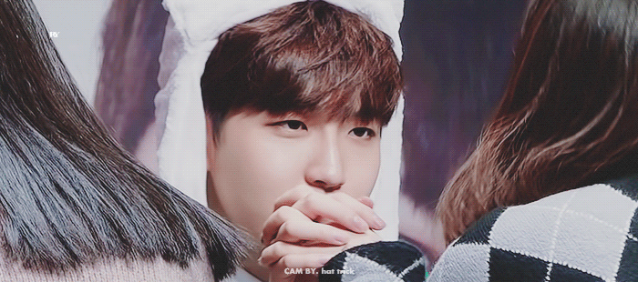 재환이 팬싸에서 자기 볼도 찌르게 해줬어 ㅠㅠㅠㅠㅠㅠㅠ | 인스티즈