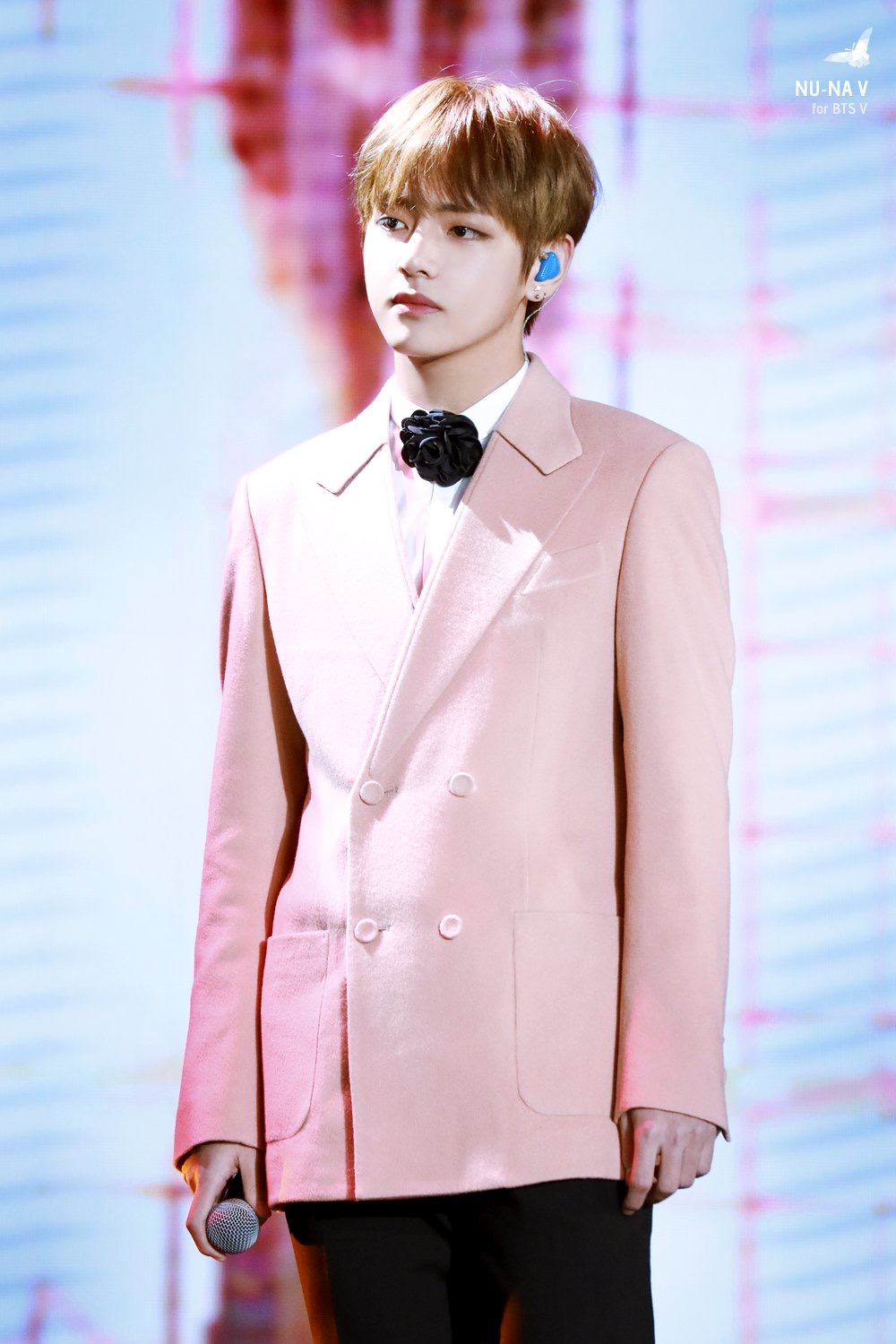 뷔는 진짜 잘생겼는데 이쁘게 생긴 얼굴 그 자체인 것 같아 | 인스티즈