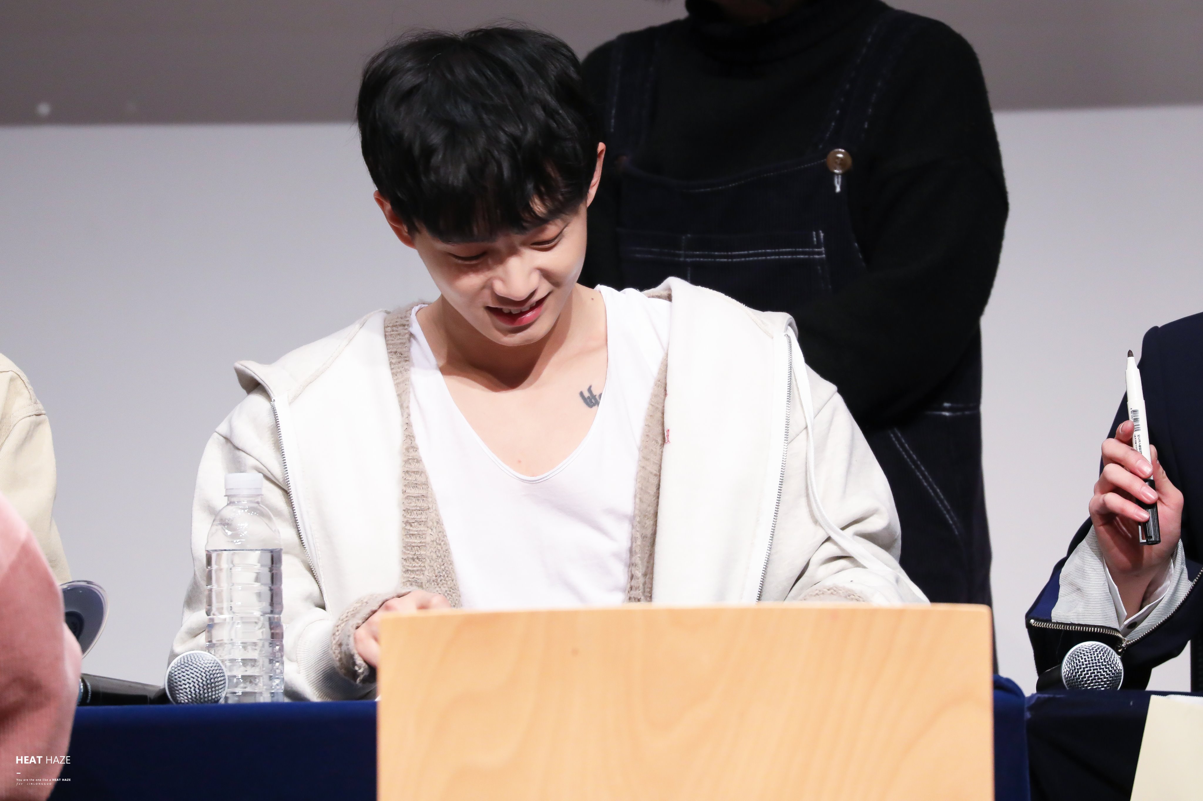 다들 제비제 김용국 어깨가 얼마나 넓은지 모른다는게 안타깝다 | 인스티즈