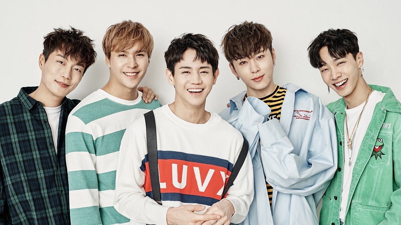 강아지 넷, 과 함께 다녀서 강아지인줄 아는 고양이 하나 | 인스티즈