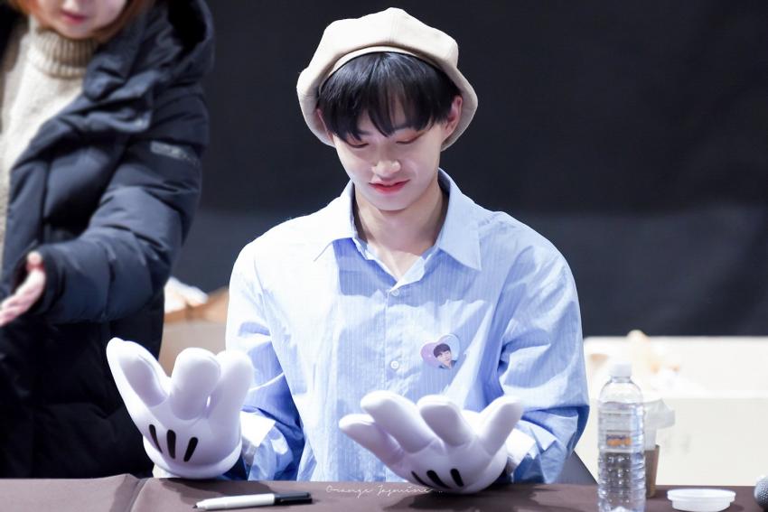 김용국 : 이런 손으로 어떻게 살지...? | 인스티즈