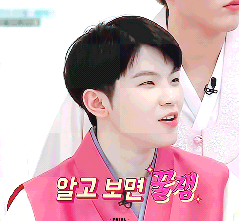 우지 회사 지시 때문에 무릎 접고 다니는 거 아는 익 많이 없을 듯 | 인스티즈