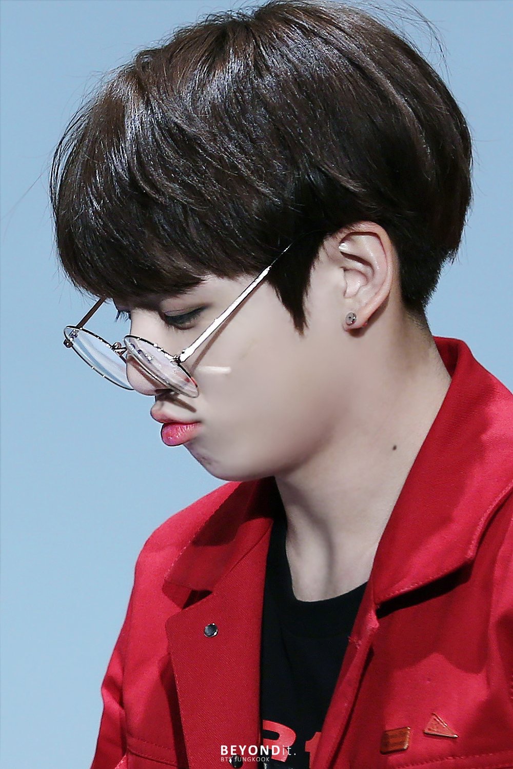 이걸 보고도 정국이가 아기가 아니라고 하는 사람은 없겠지 | 인스티즈