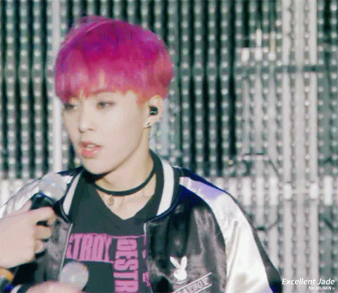 너희가 7개월간 속세를 떠나 살아야 하는데 다음의 시우민 짤 중 두개만은 매일 아침 저녁으로 보게해줌 그럼 너희 뭐 고를래 | 인스티즈