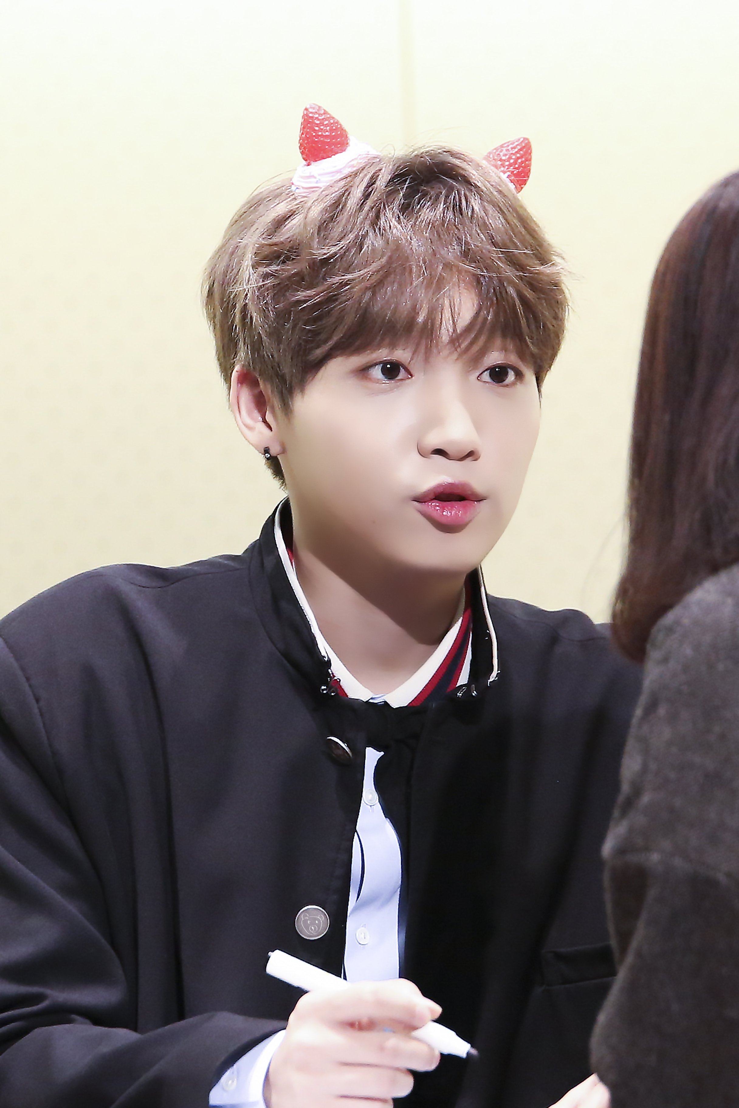 얘 남돌 안어울린다 한 사람 본진 최소 대한이 민국이 만세 | 인스티즈