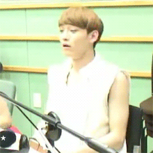 재채기 하려는 동작이 이렇게 귀여워도 되는거? 주어 첸 | 인스티즈