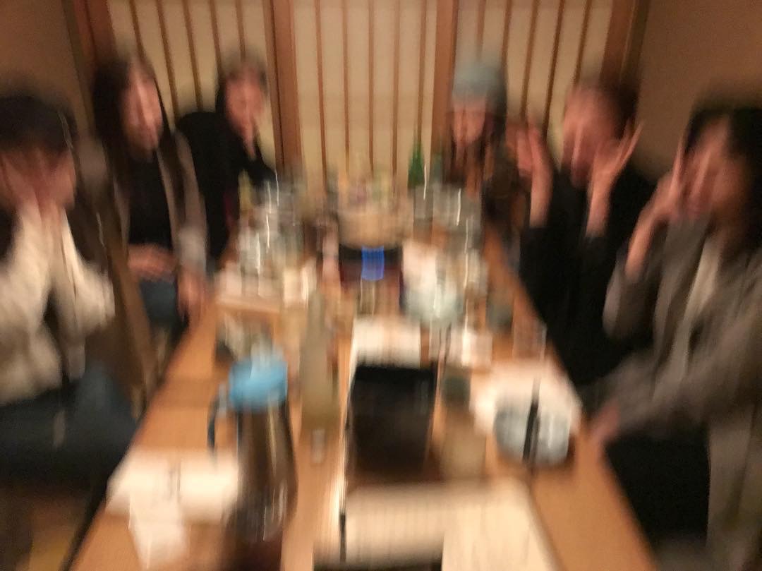 사진찍어줄 사람이 없어서 핸드폰 던지면서 순간포착으로 사진 찍은거같아 | 인스티즈