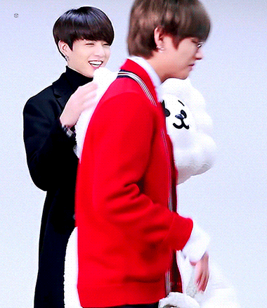 난 방탄 슈가 이렇게 하찮고 몰랑몰랑한 모먼트 너무 좋아해 | 인스티즈