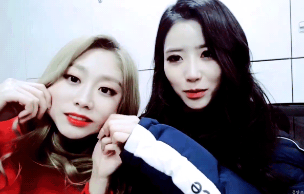 서지수 볼 만져보고싶지만 직접 못만지니까 | 인스티즈