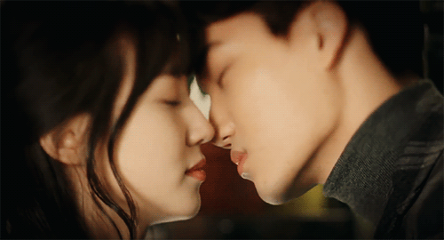 종인이 키스씬 직전샷만 많은 것 같아... | 인스티즈