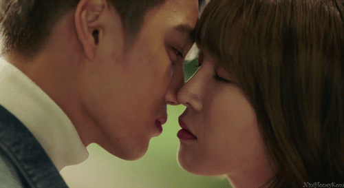 종인이 키스씬 직전샷만 많은 것 같아... | 인스티즈