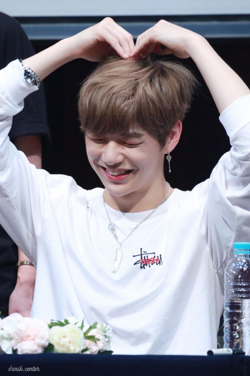 🍑내가 보고싶어 올리는 다니엘 녤이 짤털🍑 | 인스티즈