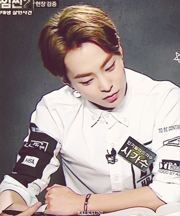 너희가 7개월간 속세를 떠나 살아야 하는데 다음의 시우민 짤 중 두개만은 매일 아침 저녁으로 보게해줌 그럼 너희 뭐 고를래 | 인스티즈