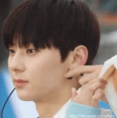 아 황민현 인내의 미소짤 너무 웃겨죽을거같앜ㅋㅋㅋ큐ㅠㅠㅠ | 인스티즈