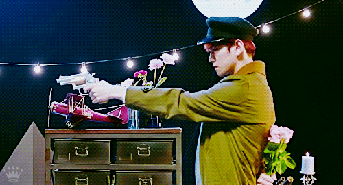 엑소팬들아 헤이마마 때 백현 꽃 들고 있는 거 무슨 의미인 지 나왔나??? | 인스티즈