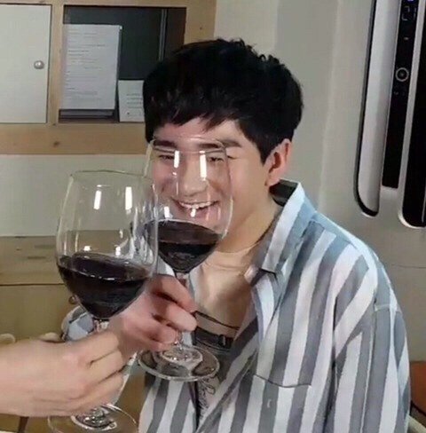 영상으로 봐야 진가를 알지만 사진으로 봐도 대유잼인 뉴이스트 웃음 테라피 모음 ㅋㅋㅋ | 인스티즈